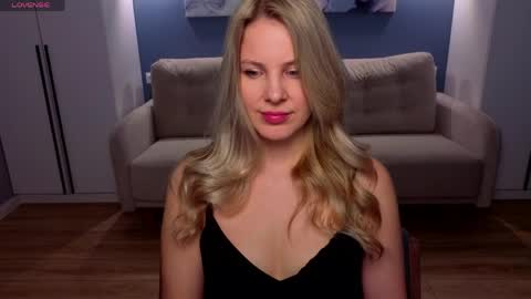 Melanie Bennett online show from April 17, 8:17 am