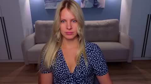 Melanie Bennett online show from July 14, 10:32 am