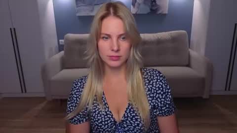 Melanie Bennett online show from August 2, 9:19 am