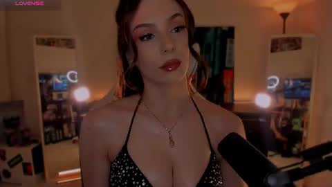 Melanie  online show from June 18, 6:56 pm