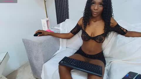 Melanie online show from October 25, 1:18 pm