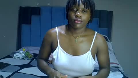 Snapshot of melanin_moon chatting on June 18, 11:14 am Moon online show from June 18, 11:14 am