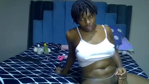 Snapshot of melanin_moon chatting on July 5, 11:17 am Moon online show from July 5, 11:17 am