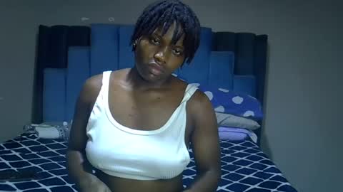 Snapshot of melanin_moon chatting on July 11, 11:24 am Moon online show from July 11, 11:24 am