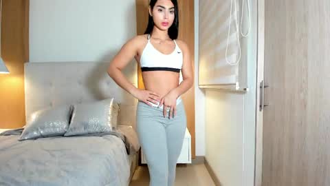 Snapshot of melanyrosse chatting on April 28, 2:38 am Melany online show from April 28, 2:38 am