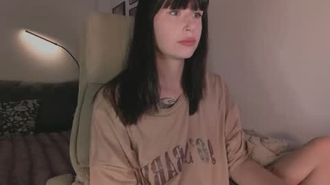 Snapshot of melinamars_ chatting on December 21, 8:49 pm Melina online show from December 21, 8:49 pm