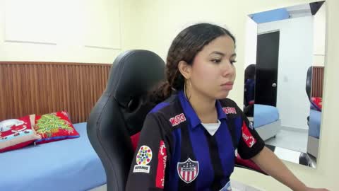 M E L I N A  online show from December 16, 7:19 pm