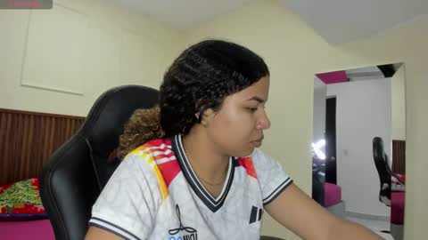 M E L I N A  online show from December 22, 7:33 pm