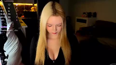 Mel or Lissa 3 Welcome here online show from July 17, 7:19 pm