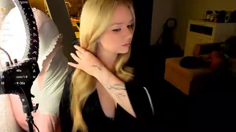 Mel or Lissa 3 Welcome here online show from July 24, 6:50 pm