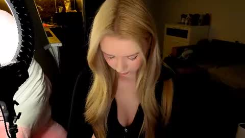 Mel or Lissa 3 Welcome here online show from July 25, 7:00 pm