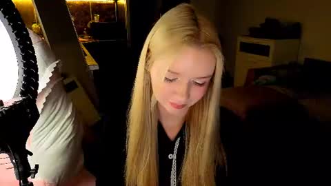 Mel or Lissa 3 Welcome here online show from July 28, 8:52 pm