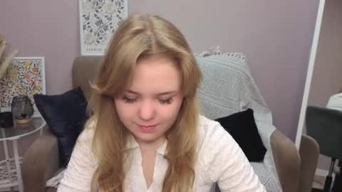 Snapshot of melissa_199 chatting on October 22, 4:35 am Sophia online show from October 22, 4:35 am