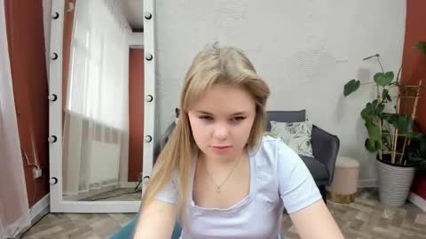 Snapshot of melissa_199 chatting on November 29, 9:12 am Sophia online show from November 29, 9:12 am