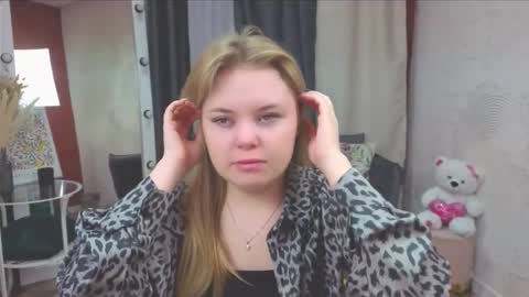 Snapshot of melissa_199 chatting on December 5, 4:21 am Sophia online show from December 5, 4:21 am