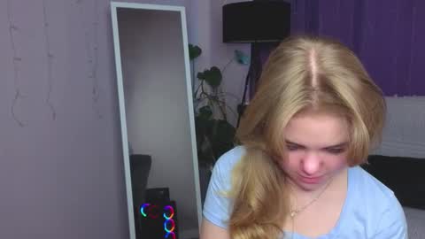 Snapshot of melissa_199 chatting on February 9, 5:22 am Sophia online show from February 9, 5:22 am