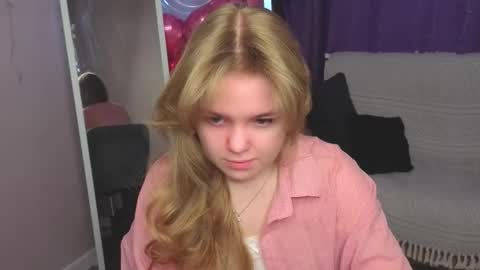 Snapshot of melissa_199 chatting on February 11, 5:34 am Sophia online show from February 11, 5:34 am