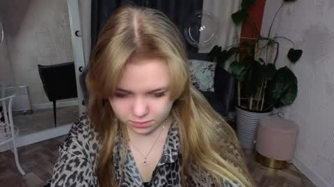 Snapshot of melissa_199 chatting on February 19, 4:41 am Sophia online show from February 19, 4:41 am