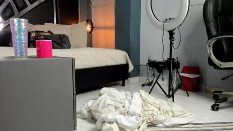 Snapshot of melissa_23_ chatting on November 11, 11:43 am melissa_23_ online show from November 11, 11:43 am