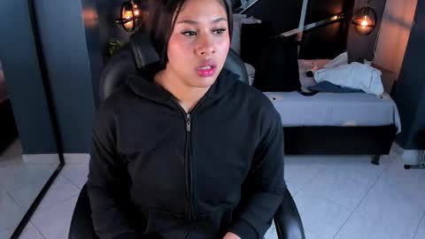 Snapshot of melissa_23_ chatting on November 24, 11:43 am melissa_23_ online show from November 24, 11:43 am