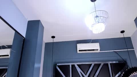 Snapshot of melissa_23_ chatting on December 18, 6:58 pm melissa_23_ online show from December 18, 6:58 pm