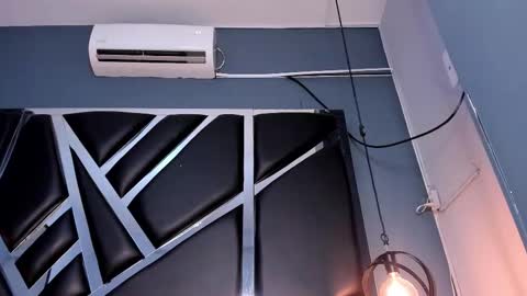 Snapshot of melissa_23_ chatting on February 5, 11:37 am melissa_23_ online show from February 5, 11:37 am