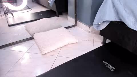 Snapshot of melissa_23_ chatting on February 19, 11:39 am melissa_23_ online show from February 19, 11:39 am