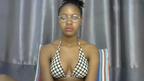 Snapshot of melissah_hot chatting on February 13, 3:13 am melissah_hot online show from February 13, 3:13 am