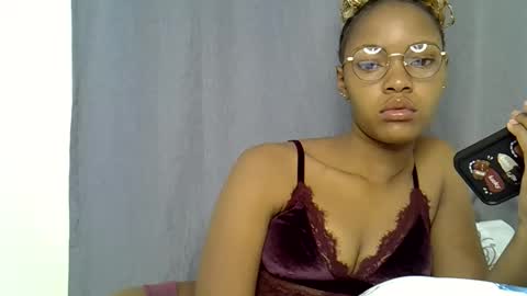 Snapshot of melissah_hot chatting on March 1, 7:21 am melissah_hot online show from March 1, 7:21 am