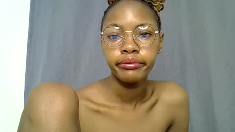 Snapshot of melissah_hot chatting on March 4, 3:45 am melissah_hot online show from March 4, 3:45 am