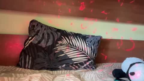 Snapshot of melissakelller chatting on March 27, 10:48 am cutebutnyet online show from March 27, 10:48 am