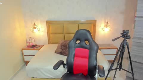    online show from November 20, 7:35 pm