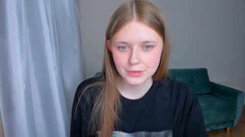 Snapshot of melissssa_bloom chatting on March 2, 8:37 pm Melissa online show from March 2, 8:37 pm