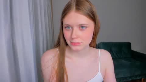 Snapshot of melissssa_bloom chatting on March 3, 7:20 pm Melissa online show from March 3, 7:20 pm