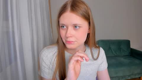 Snapshot of melissssa_bloom chatting on March 4, 6:03 pm Melissa online show from March 4, 6:03 pm