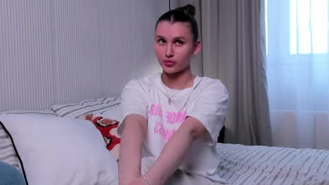 Snapshot of mellisamckeel chatting on April 6, 11:55 am Lia online show from April 6, 11:55 am