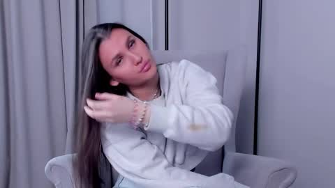 Snapshot of mellisamckeel chatting on April 8, 11:21 am Lia online show from April 8, 11:21 am