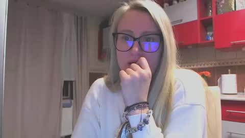 Melly online show from February 6, 8:12 pm