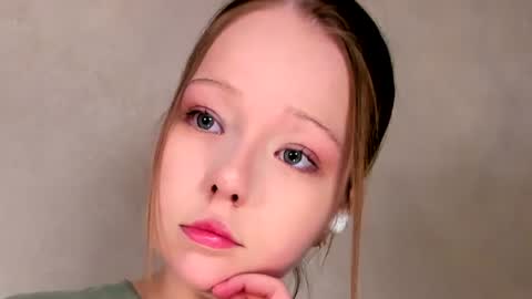 Snapshot of melmooon chatting on June 16, 8:44 pm MelMooon online show from June 16, 8:44 pm