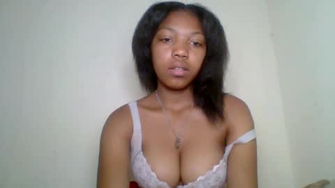 melodie_00 online show from August 4, 12:52 pm