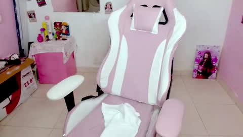 Snapshot of melody_tarly chatting on February 3, 6:40 am melody_tarly online show from February 3, 6:40 am