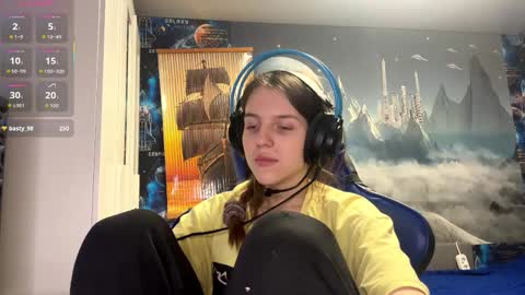 Hi Im Aria 18 years old online show from March 12, 1:28 pm