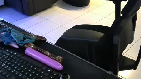 Snapshot of mentosgum chatting on February 23, 6:49 pm mentosgum online show from February 23, 6:49 pm