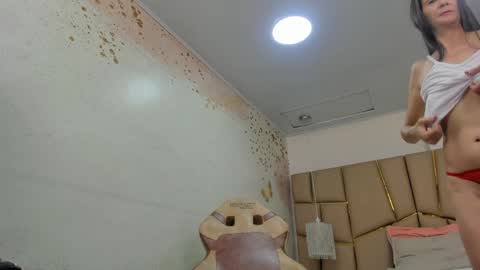 Meredith Huntt online show from April 4, 11:29 am