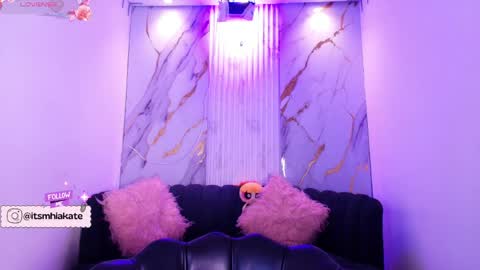 Mhia Kate online show from April 8, 12:05 pm