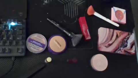 Mia online show from December 20, 10:05 am