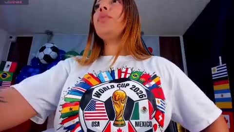 Snapshot of mia_18v chatting on June 22, 8:50 pm Violett online show from June 22, 8:50 pm