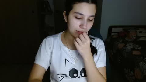 Snapshot of mia__lopez_ chatting on May 21, 5:03 am Mia online show from May 21, 5:03 am