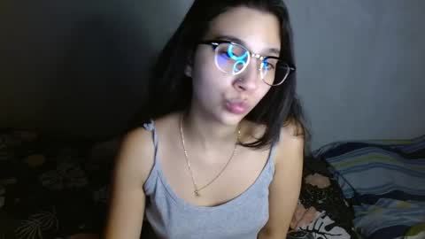 Snapshot of mia__lopez_ chatting on May 28, 5:16 am Mia online show from May 28, 5:16 am