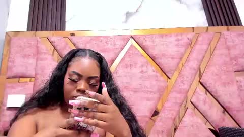 Mia online show from June 20, 11:46 am
